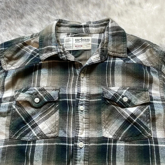 🔥4/$20 Plaid Button Down - Picture 7 of 9